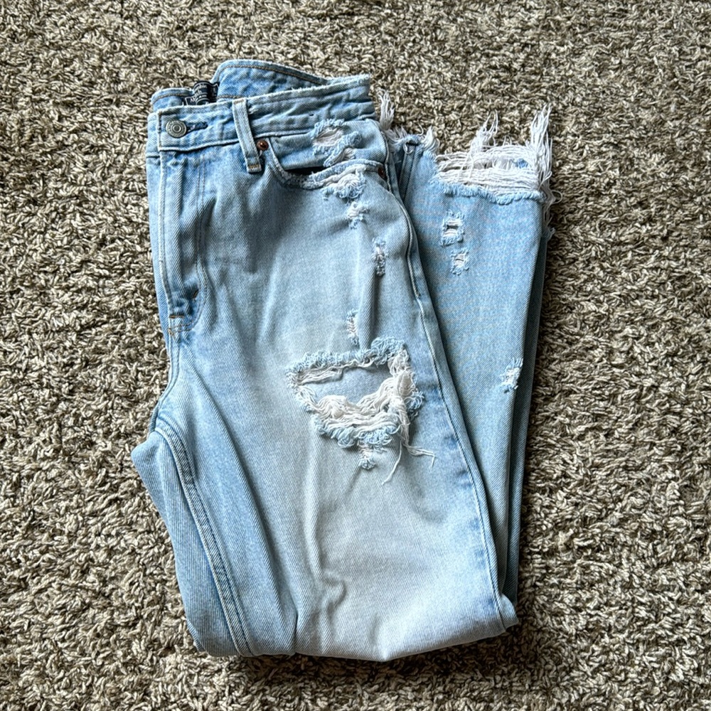 A&F distressed mom Jean